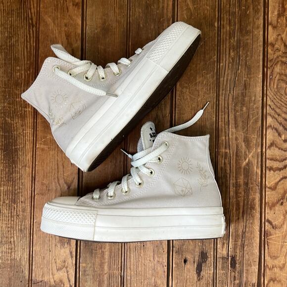 Women’s or kids Converse All Star tan Canvas High-Tops lug sole sneakers - Picture 2 of 5